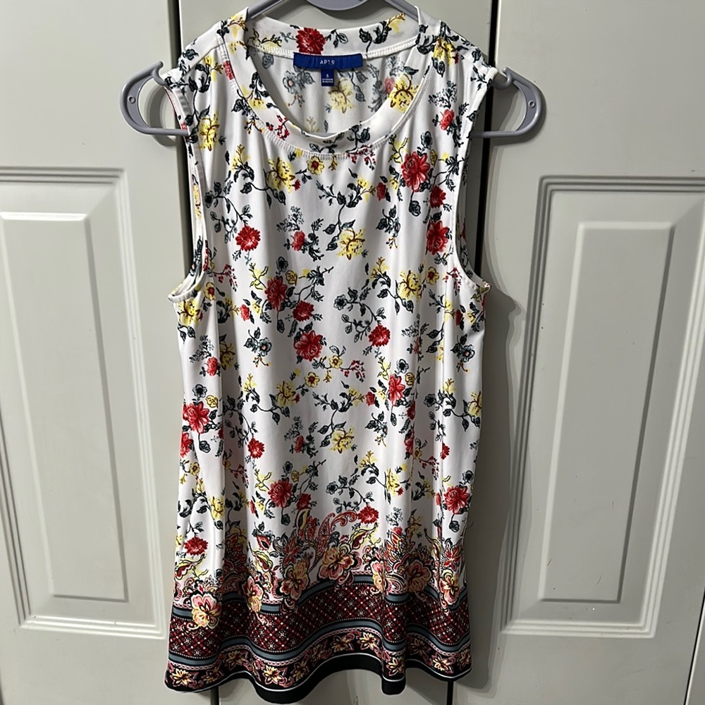 Floral Sleeveless Top - White and Red (4)